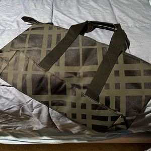 Burberry Signature Plaid Carry Bag
